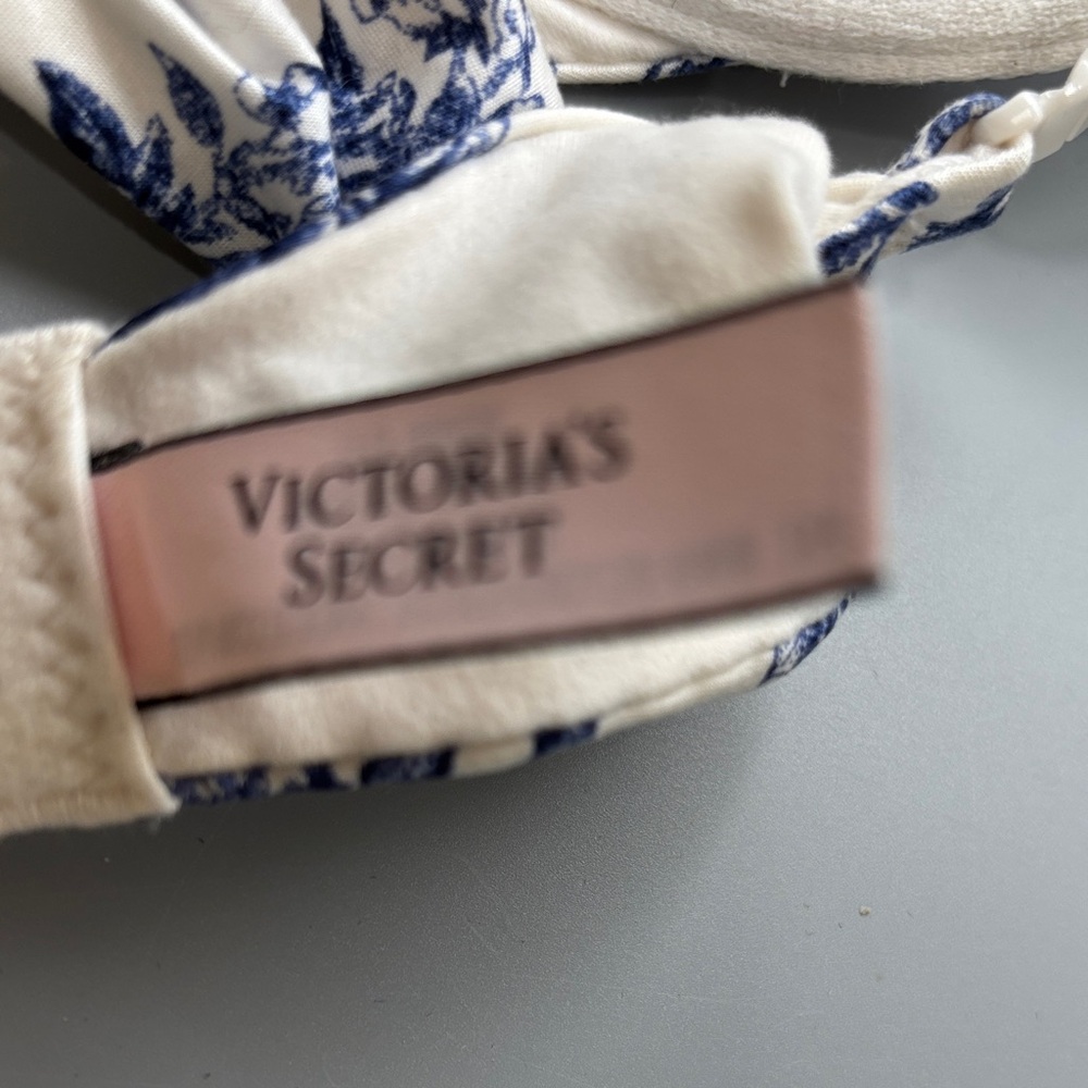 Victoria's Secret Ivory and Navy Floral Bra - Picture 2 of 4